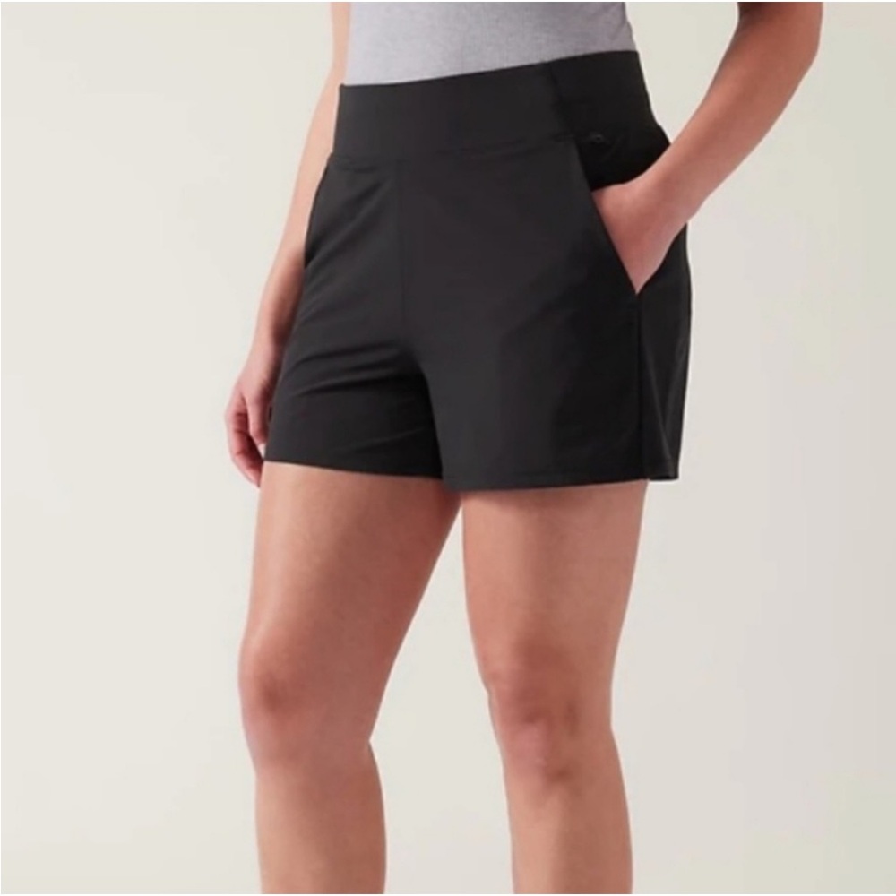 Athleta Brooklyn Short in Black Sz 14